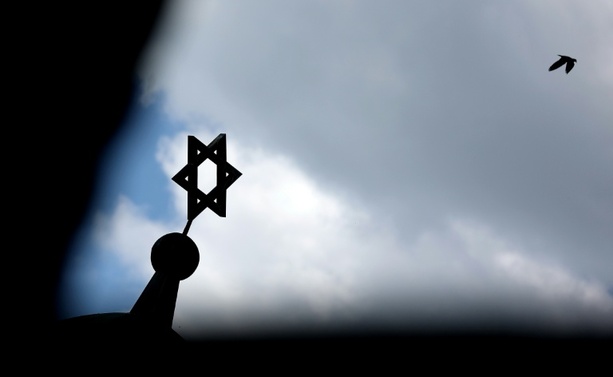 Bild vergr&ouml;&szlig;ern: Frau bei antisemitischer Attacke mit abgebrochener Glasflasche in Berlin verletzt
