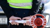 Zu betrunken für Alkoholtest: Mutter baut Unfall mit dreijährigem Kind in Auto