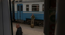 Russland greift Bahnstrecken in der Ukraine an - Zug nach Polen getroffen