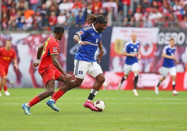 Bild vergr&ouml;&szlig;ern: 1. Bundesliga: RB Leipzig deklassiert Hamburger SV mit 5:0