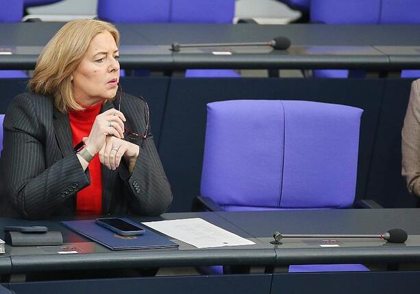 Bild vergr&ouml;&szlig;ern: CSU-Politiker Hoffmann gegen Rauswurf von Arbeitsministerin Bas
