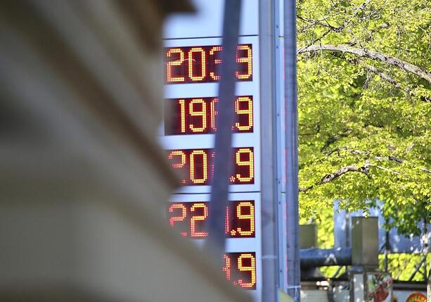 Bild vergr&ouml;&szlig;ern: DIW fordert staatliche Maßnahmen gegen hohe Spritpreise
