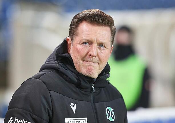 Bild vergr&ouml;&szlig;ern: Hannover 96 trennt sich von Cheftrainer Christian Titz