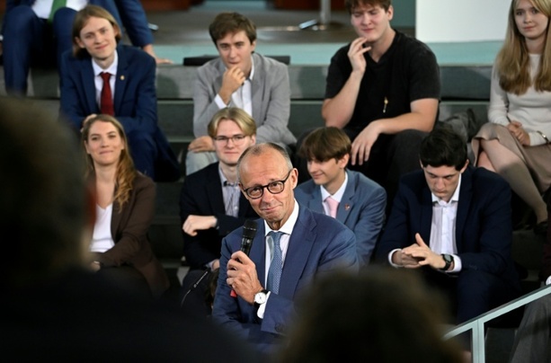 Bild vergr&ouml;&szlig;ern: Merz will an Reformkurs festhalten - trotz Wahlschlappe