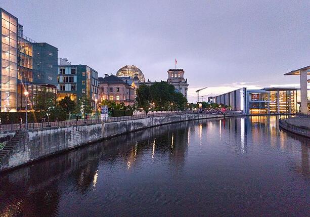 Bild vergr&ouml;&szlig;ern: Bund und Berlin unterzeichnen neuen Hauptstadtfinanzierungsvertrag