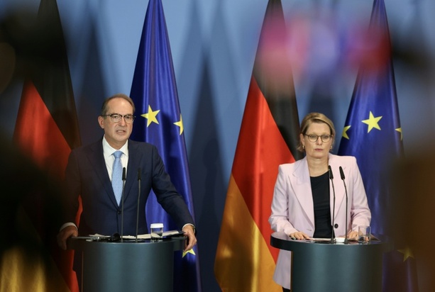Bild vergr&ouml;&szlig;ern: Nach CSD-Anschlag: Regierung legt Zehn-Punkte-Plan gegen islamistischen Terrorismus vor