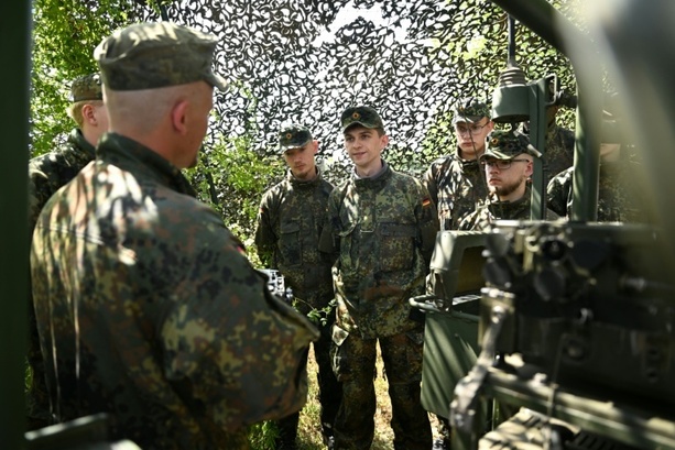 Bild vergr&ouml;&szlig;ern: Bundeswehr liegt bei Personalaufwuchs im Plan