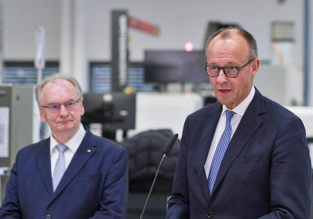 Bild vergr&ouml;&szlig;ern: Haseloff lehnt AfD-Verbotsverfahren ab und stützt Merz