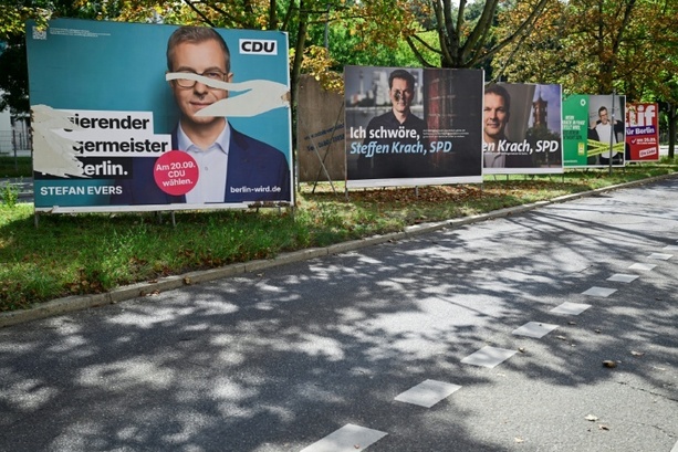 Bild vergr&ouml;&szlig;ern: Berlin wählt neues Abgeordnetenhaus - CDU und Linkspartei ringen um Sieg