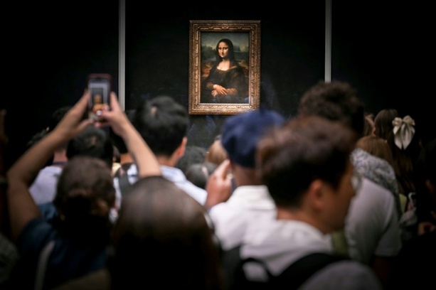 Bild vergr&ouml;&szlig;ern: Bilder nahe der Mona Lisa aufgehängt: Deutsche im Louvre festgenommen