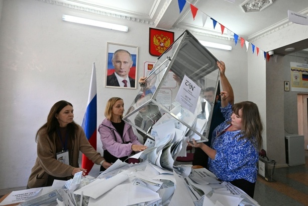 Bild vergr&ouml;&szlig;ern: Prognose: Putins Partei siegt wie erwartet bei Parlamentswahl in Russland