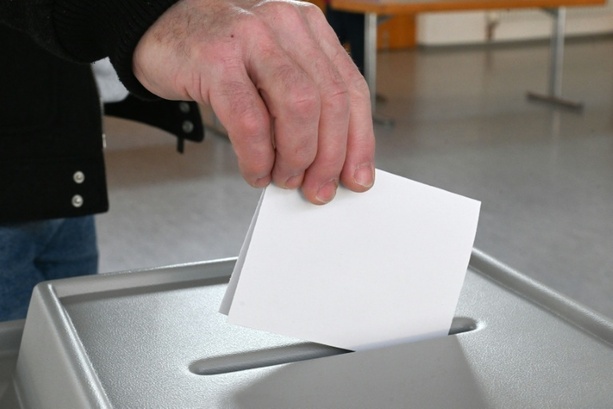 Bild vergr&ouml;&szlig;ern: Bürgermeisterwahl in brandenburgischem Strausberg: Stichwahl nötig