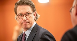 Vorwurf Falschaussage zu Maut: Prozess gegen früheren Minister Scheuer begonnen