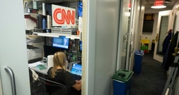 Große US-Sender schränken aus Protest gegen CNN-Hausverbot Trump-Berichterstattung ein