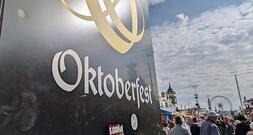 Mitarbeiter eines Fahrgeschäfts stirbt nach Unfall auf Oktoberfest