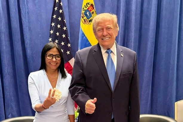 Bild vergr&ouml;&szlig;ern: Trump und Venezuelas Übergangspräsidentin in New York erstmals zu Gespräch zusammengetroffen