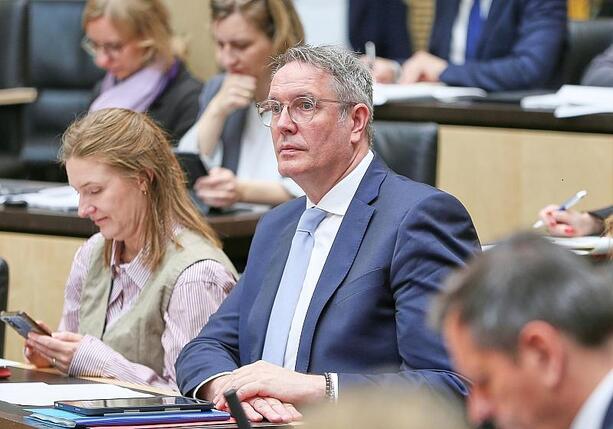 Bild vergr&ouml;&szlig;ern: Schweitzer: Union muss Hängepartie um Kanzler beenden
