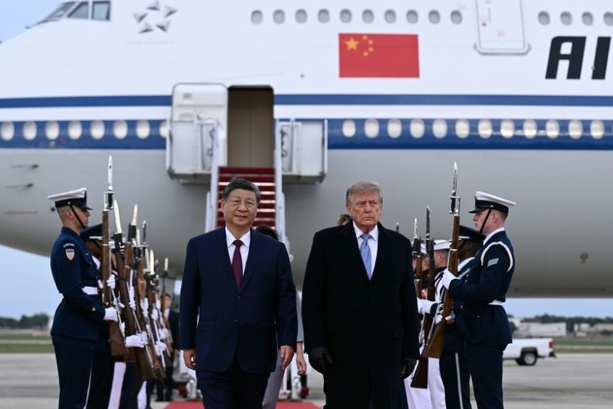 Bild vergr&ouml;&szlig;ern: Xi persönlich von Trump zu Staatsbesuch empfangen - Aufruf zu Partnerschaft