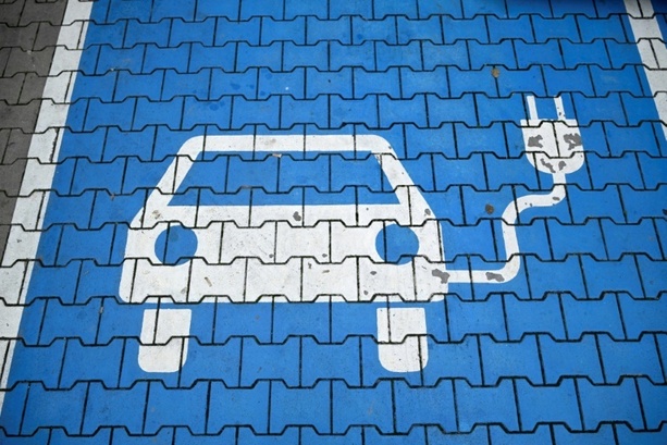 Bild vergr&ouml;&szlig;ern: Neuzulassungen in der EU bis August gestiegen - Marktanteil von E-Autos bei 22 Prozent