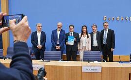 Wirtschaftsinstitute verdoppeln Konjunkturprognose wieder