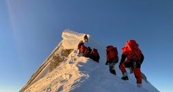 Heftiger Schneefall verhindert Expeditionen auf Berg Manaslu in Nepal