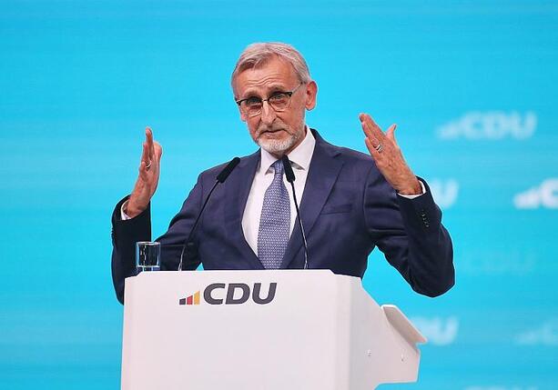 Bild vergr&ouml;&szlig;ern: Sachsens Innenminister will Grundrecht auf Asyl abschaffen