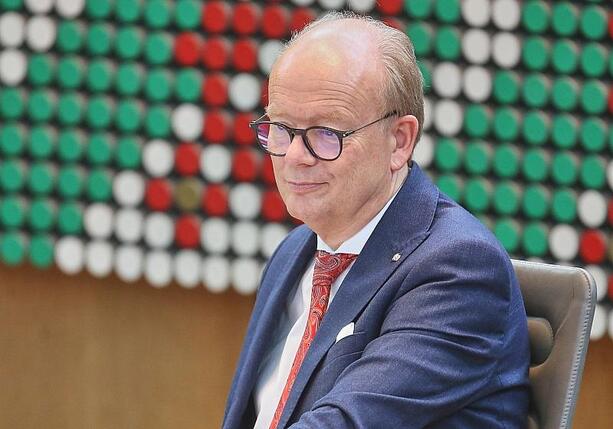 Bild vergr&ouml;&szlig;ern: NRW-Landtagspräsident regt automatische Ordnungsgelder an