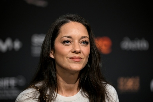 Bild vergr&ouml;&szlig;ern: Französische Schauspielerin Marion Cotillard fürchtet sich vor Potenzial von KI