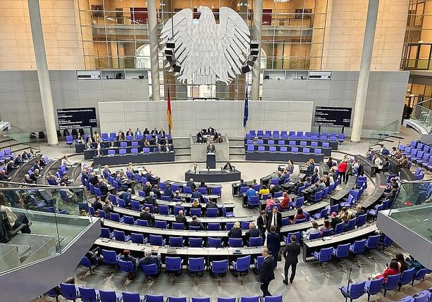 Bild vergr&ouml;&szlig;ern: Bundestag beschließt Tankrabatt