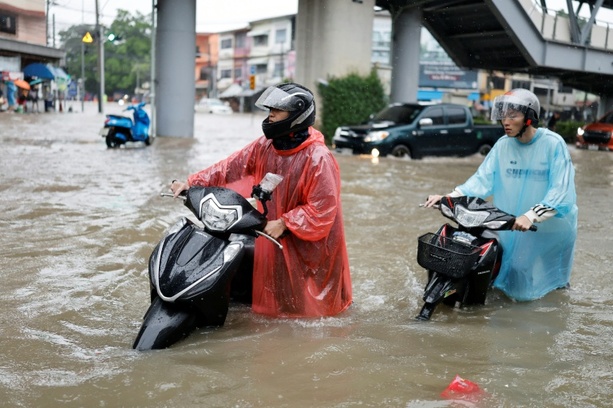 Bild vergr&ouml;&szlig;ern: Bangkok ruft wegen Überschwemmungen Katastrophenfall aus