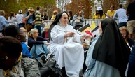 Hunderttausende strömen in Paris zur Freiluft-Messe mit Papst Leo XIV.
