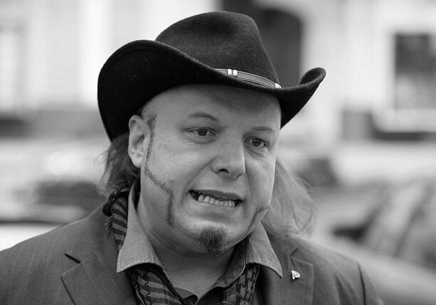Bild vergr&ouml;&szlig;ern: Musiker Bruno Kramm mit 58 Jahren nach Auftritt gestorben