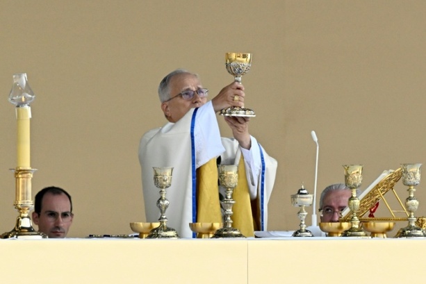 Bild vergr&ouml;&szlig;ern: Papst Leo XIV. besucht Pilgerort Lourdes - Treffen mit Missbrauchsopfern