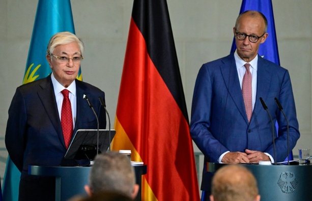 Bild vergr&ouml;&szlig;ern: Kasachstans Präsident preist bei Besuch in Berlin exzellente Beziehungen zu Putin