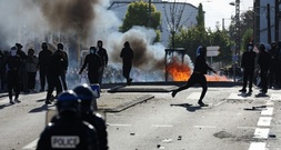 Gewaltsame Schülerproteste in Frankreich weiten sich aus: Mehrere Brände