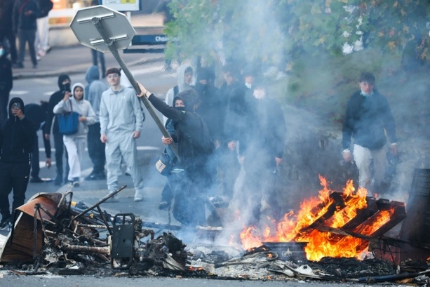 Bild vergr&ouml;&szlig;ern: Schülerproteste in Frankreich: Mehr als 5000 Festnahmen seit Montag