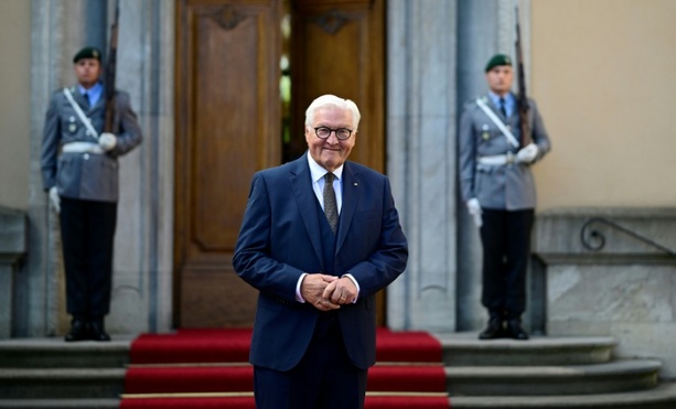 Bild vergr&ouml;&szlig;ern: Steinmeier mahnt Fortsetzung der Reformpolitik an: Habt Mut zur Erneuerung
