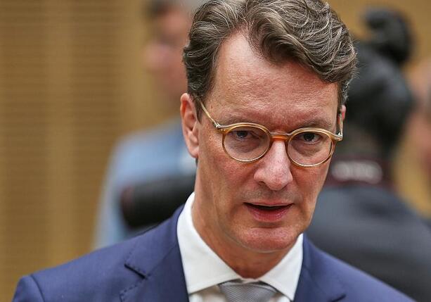 Bild vergr&ouml;&szlig;ern: Tankrabatt: Wüst kritisiert Mineralölkonzerne