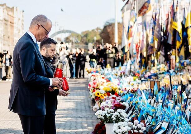 Bild vergr&ouml;&szlig;ern: Merz fordert in Kiew von Putin Ende des sinnlosen Kriegs