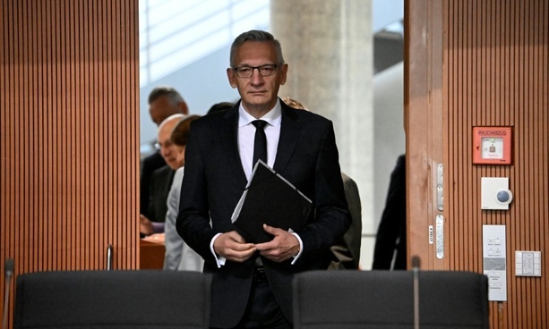 Bild vergr&ouml;&szlig;ern: Geheimdienst-Chefs verteidigen Reform ihrer Behörden als dringend notwendig