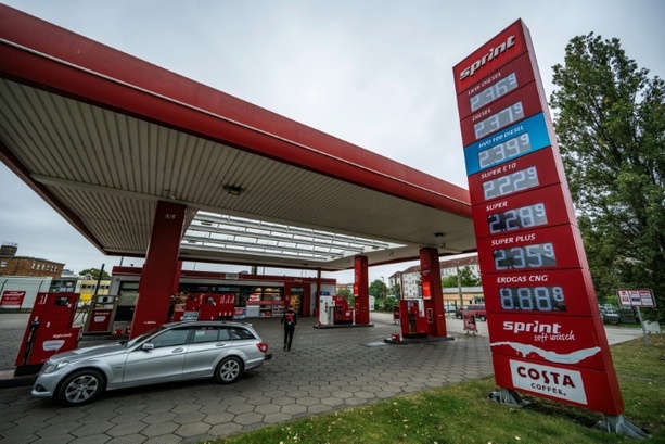 Bild vergr&ouml;&szlig;ern: ADAC: Entlastung durch Tankrabatt schmilzt - Spritpreise steigen wieder leicht