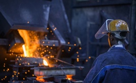 Industrieaufträge im August eingebrochen - Dreimonatsbilanz aber noch positiv