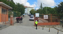 Eine Tote und sieben Verletzte durch Messerangriff an Schule in Istanbul