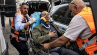 Israelische Siedler greifen AFP-Journalisten an und verletzten einen Fotografen