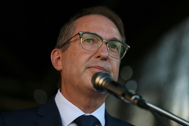 Bild vergr&ouml;&szlig;ern: Gedenken an 7. Oktober: Dobrindt warnt vor Antisemiten an der Regierung