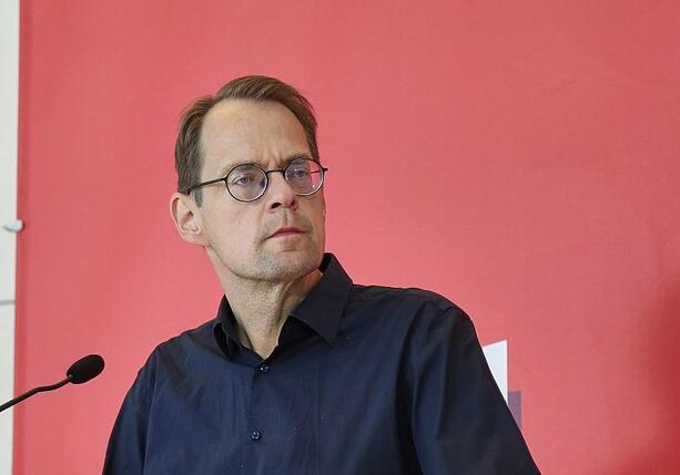 Bild vergr&ouml;&szlig;ern: Linke fordert Merz nach AfD-Wahl in Sachsen-Anhalt zum Handeln auf