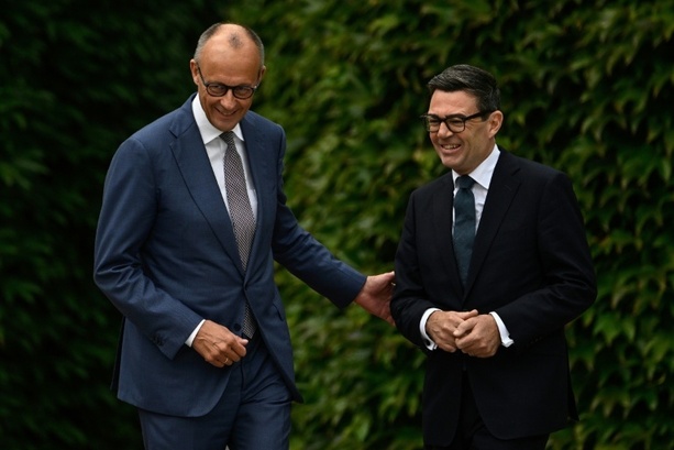 Bild vergr&ouml;&szlig;ern: Burnham bei Antrittsbesuch bei Merz in Berlin für engere Zusammenarbeit mit der EU