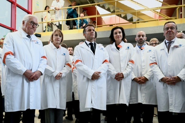 Bild vergr&ouml;&szlig;ern: Steinmeier und Macron besuchen französische Raumfahrt- und Rüstungsunternehmen