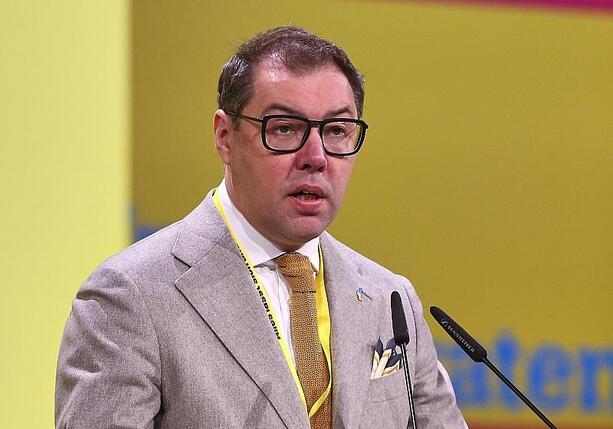 Bild vergr&ouml;&szlig;ern: Ukraine-Botschafter kritisiert Schröder für Besuch bei Putin