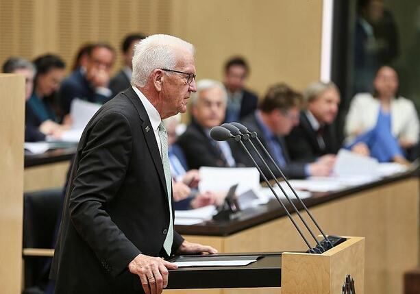 Bild vergr&ouml;&szlig;ern: Kretschmann hält Demokratie in Deutschland für enorm gefährdet